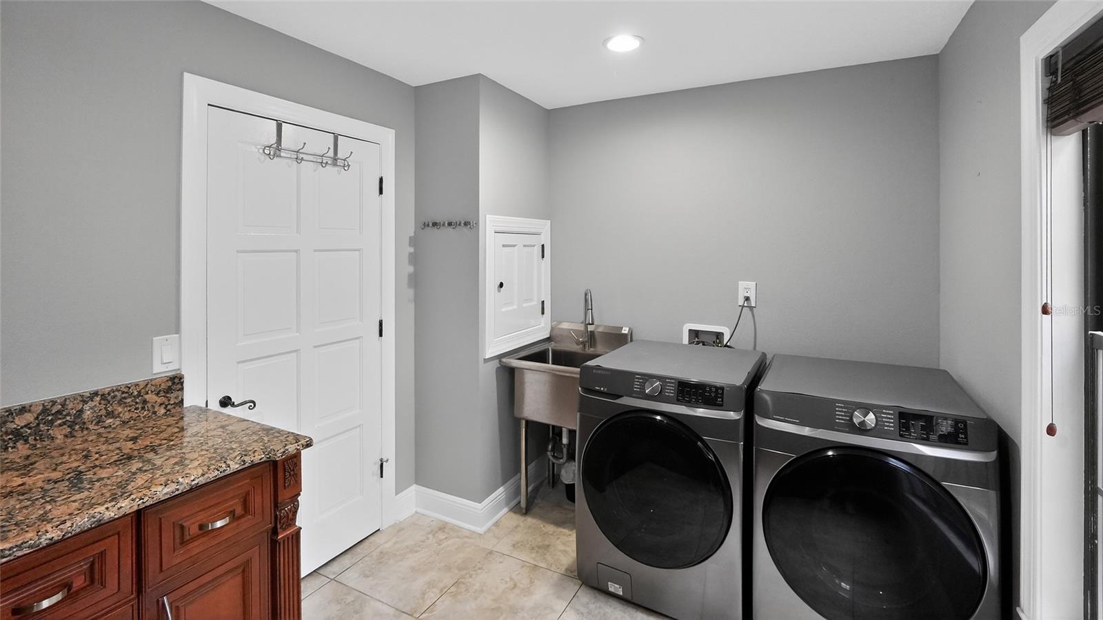 Image 16 of 76 For 810 Sweetwater Club Boulevard