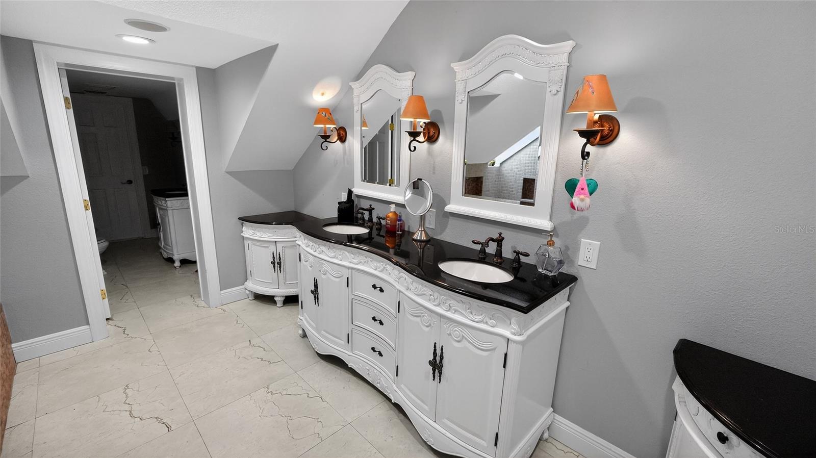 Image 23 of 76 For 810 Sweetwater Club Boulevard