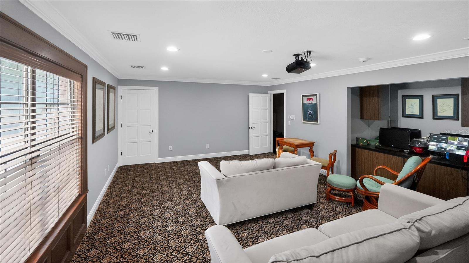 Image 35 of 76 For 810 Sweetwater Club Boulevard