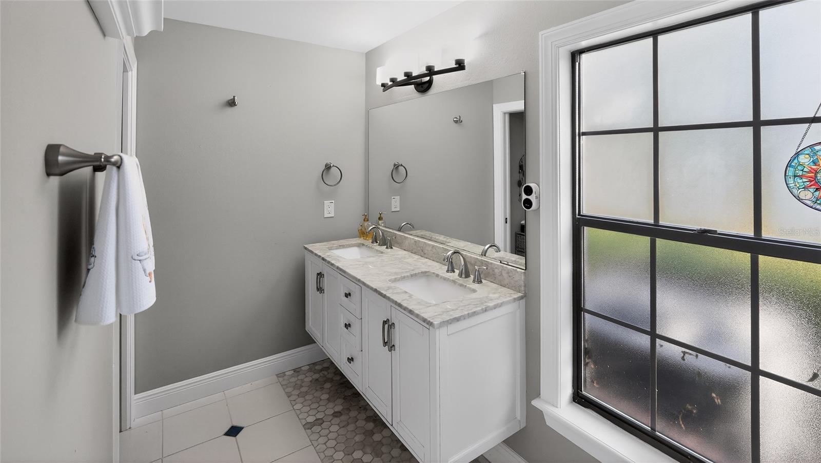 Image 44 of 76 For 810 Sweetwater Club Boulevard