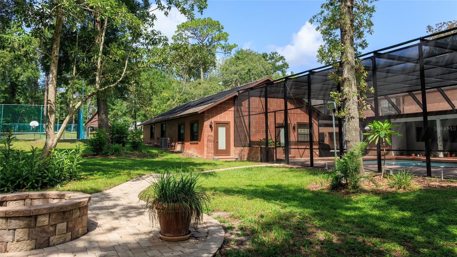 Image 63 of 76 For 810 Sweetwater Club Boulevard