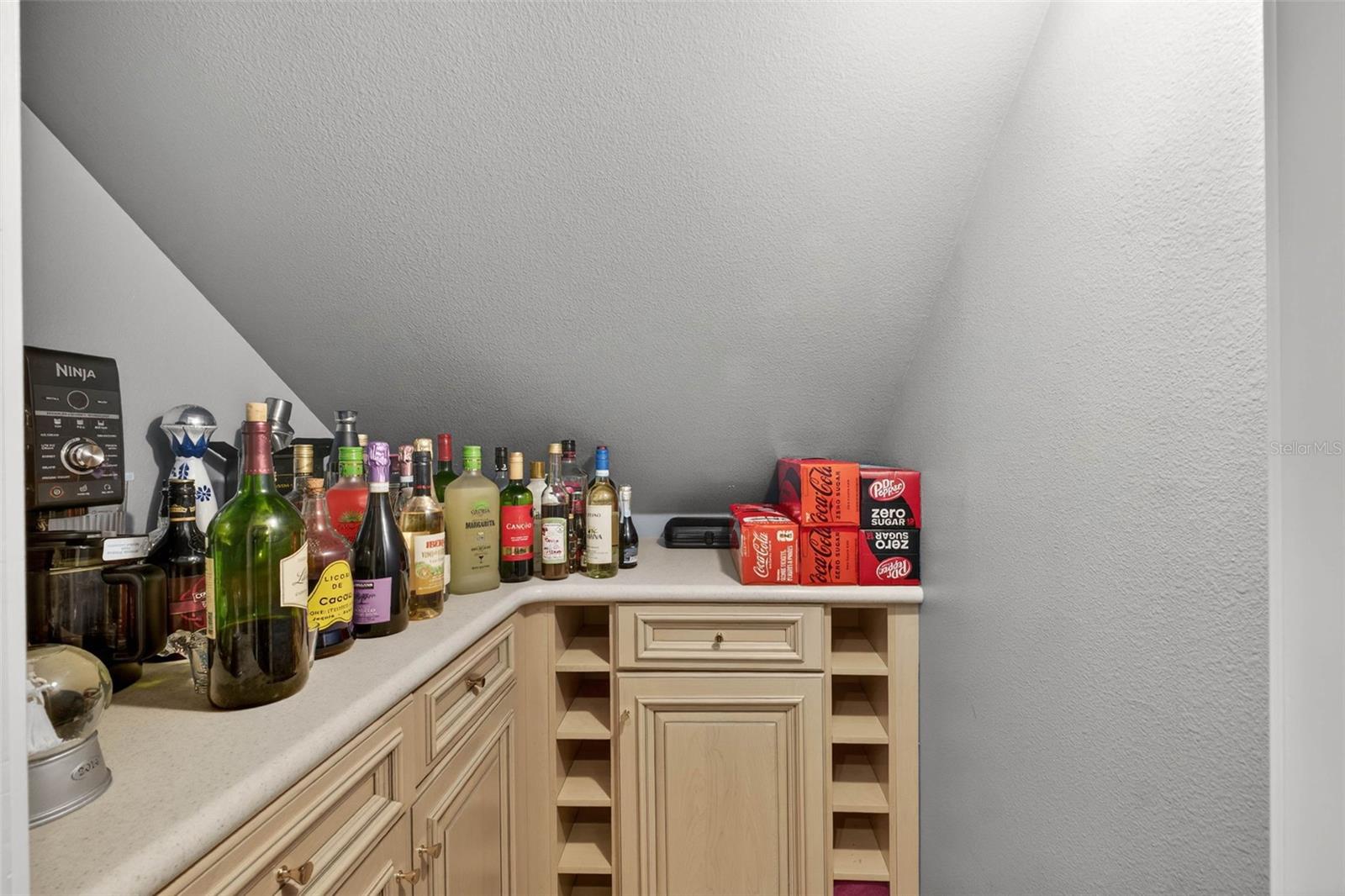 Image 16 of 93 For 1700 Alvarado Court