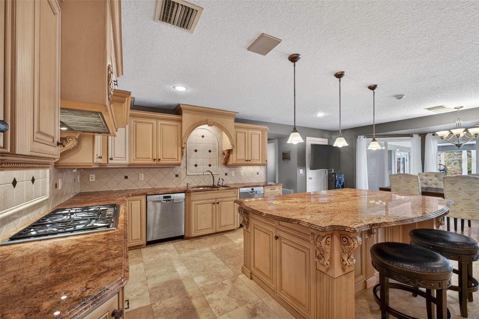 Image 19 of 93 For 1700 Alvarado Court