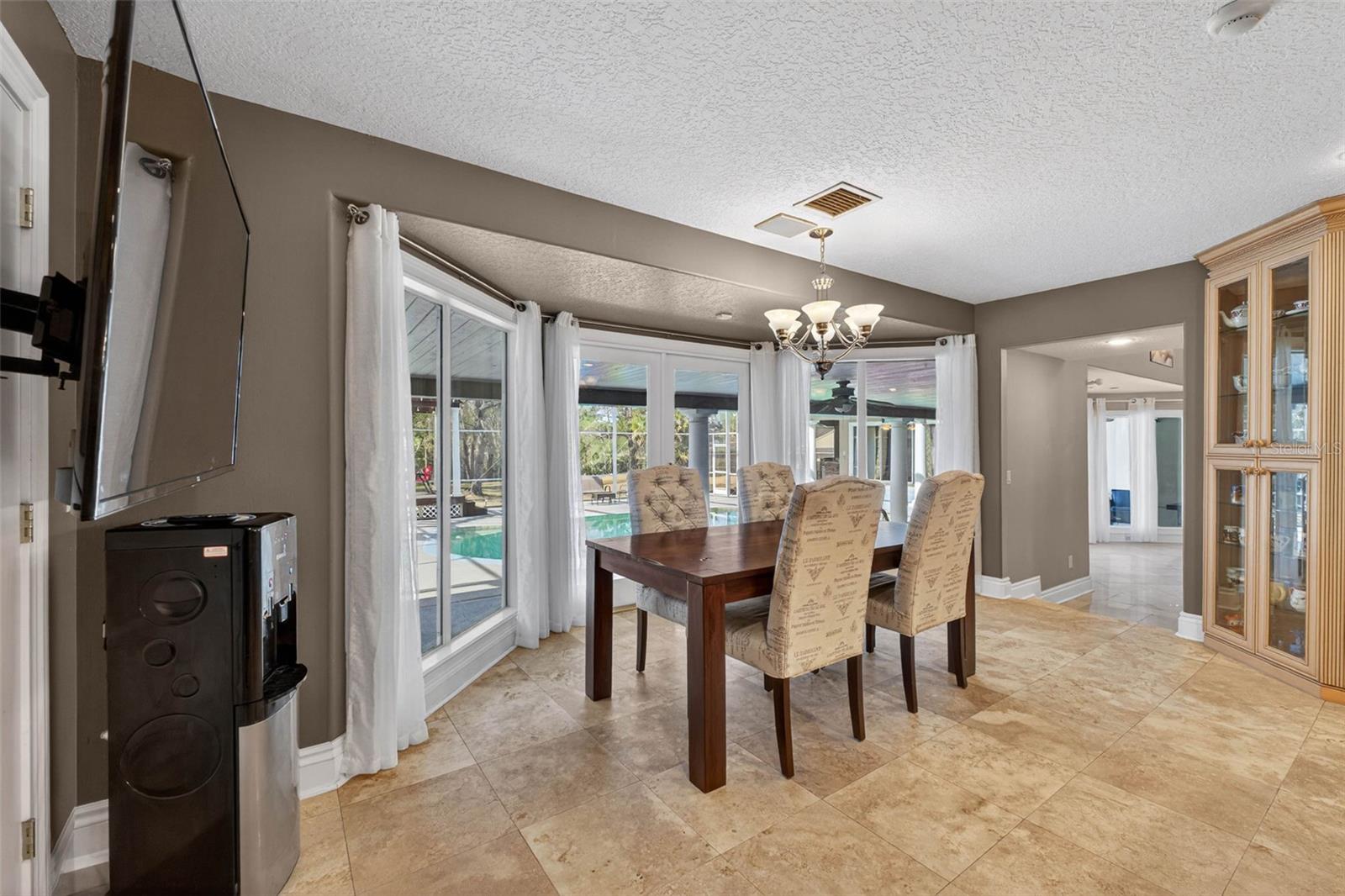 Image 21 of 93 For 1700 Alvarado Court