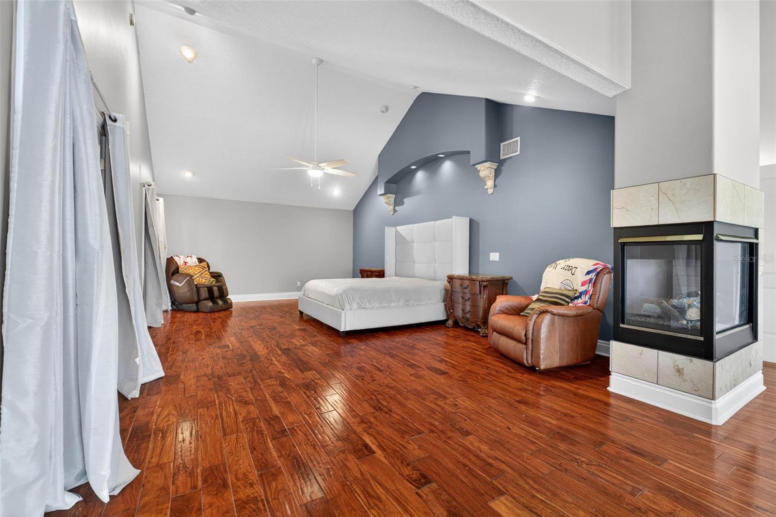 Image 29 of 93 For 1700 Alvarado Court