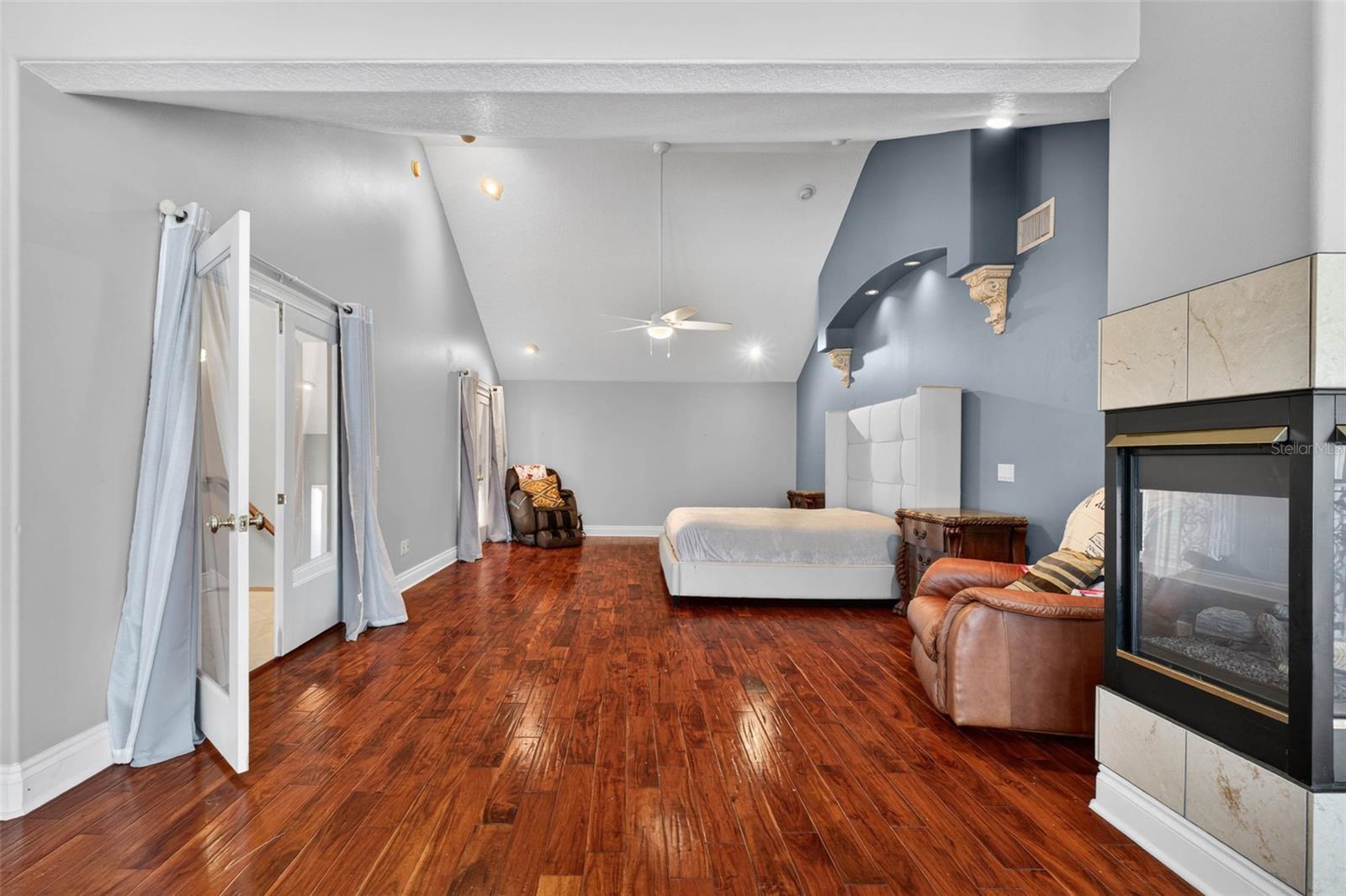 Image 30 of 93 For 1700 Alvarado Court