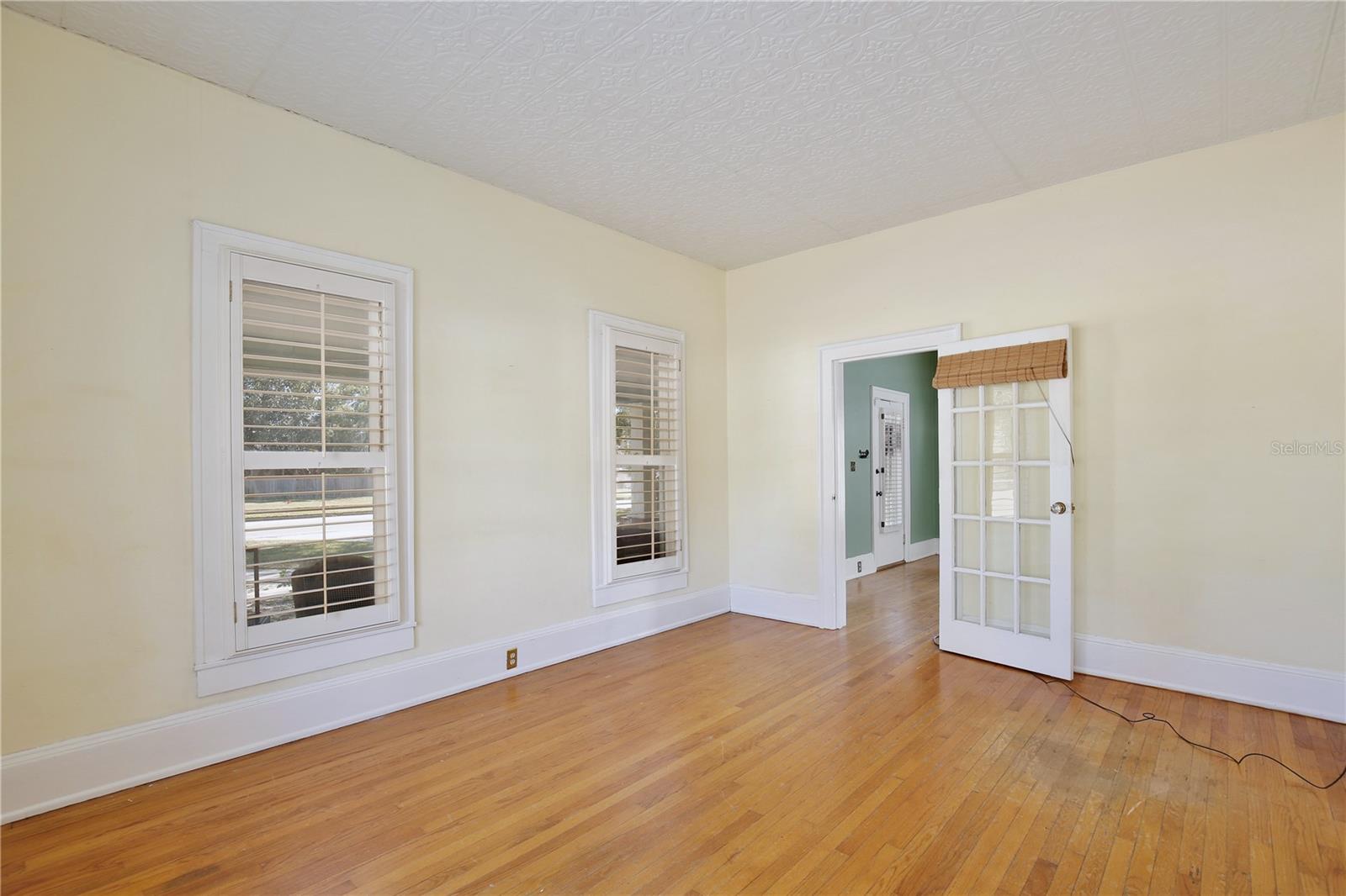 Listing photo id 11 for 2400 Park Avenue