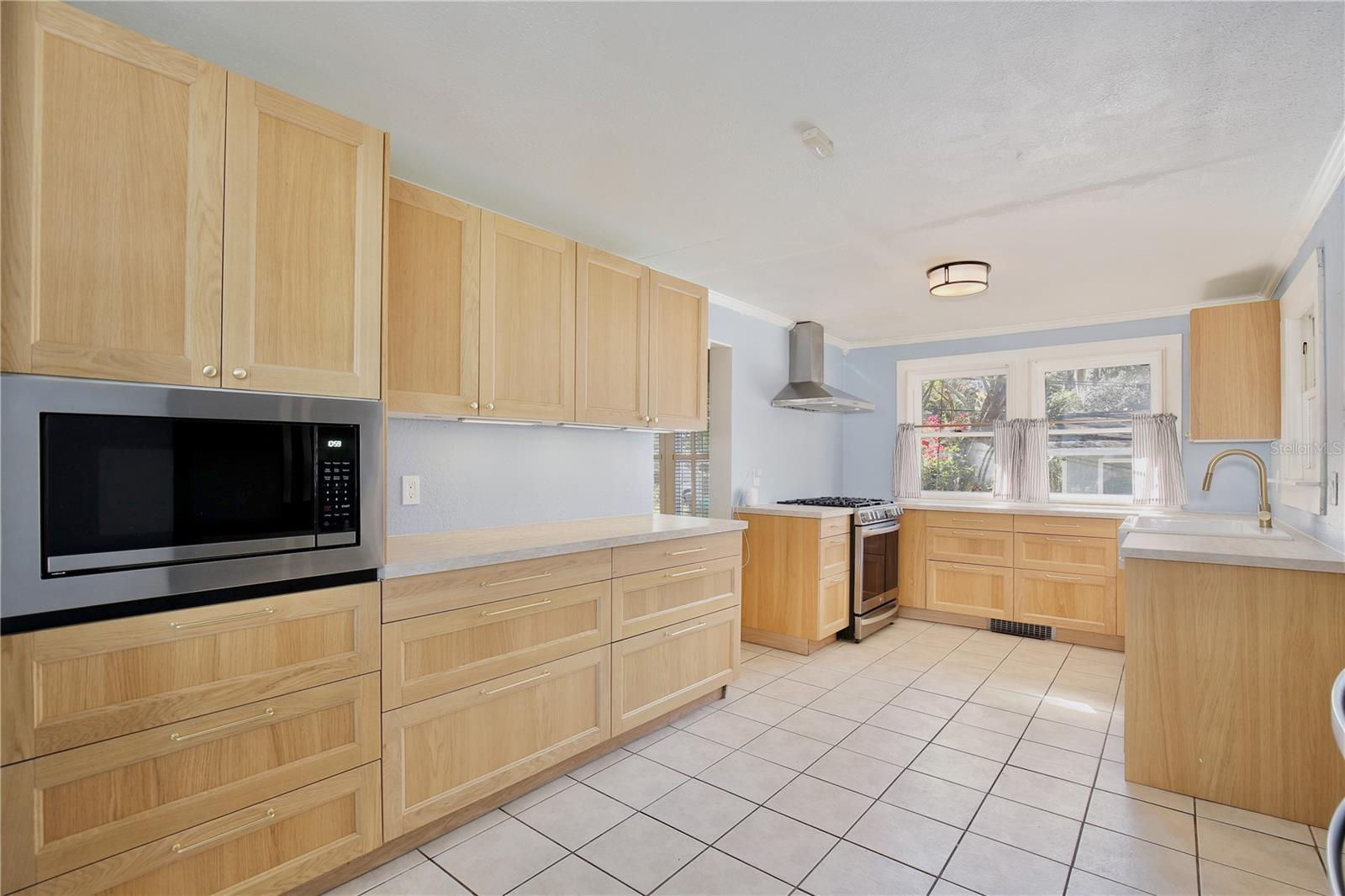 Listing photo id 17 for 2400 Park Avenue