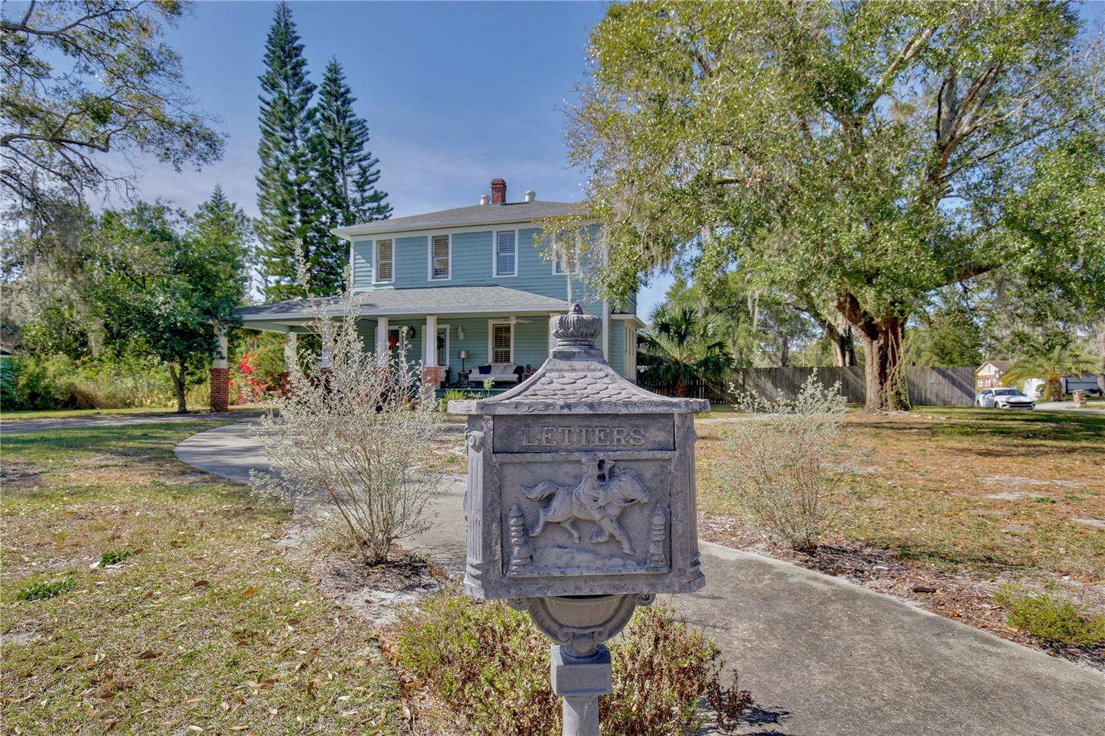 Listing photo id 0 for 2400 Park Avenue