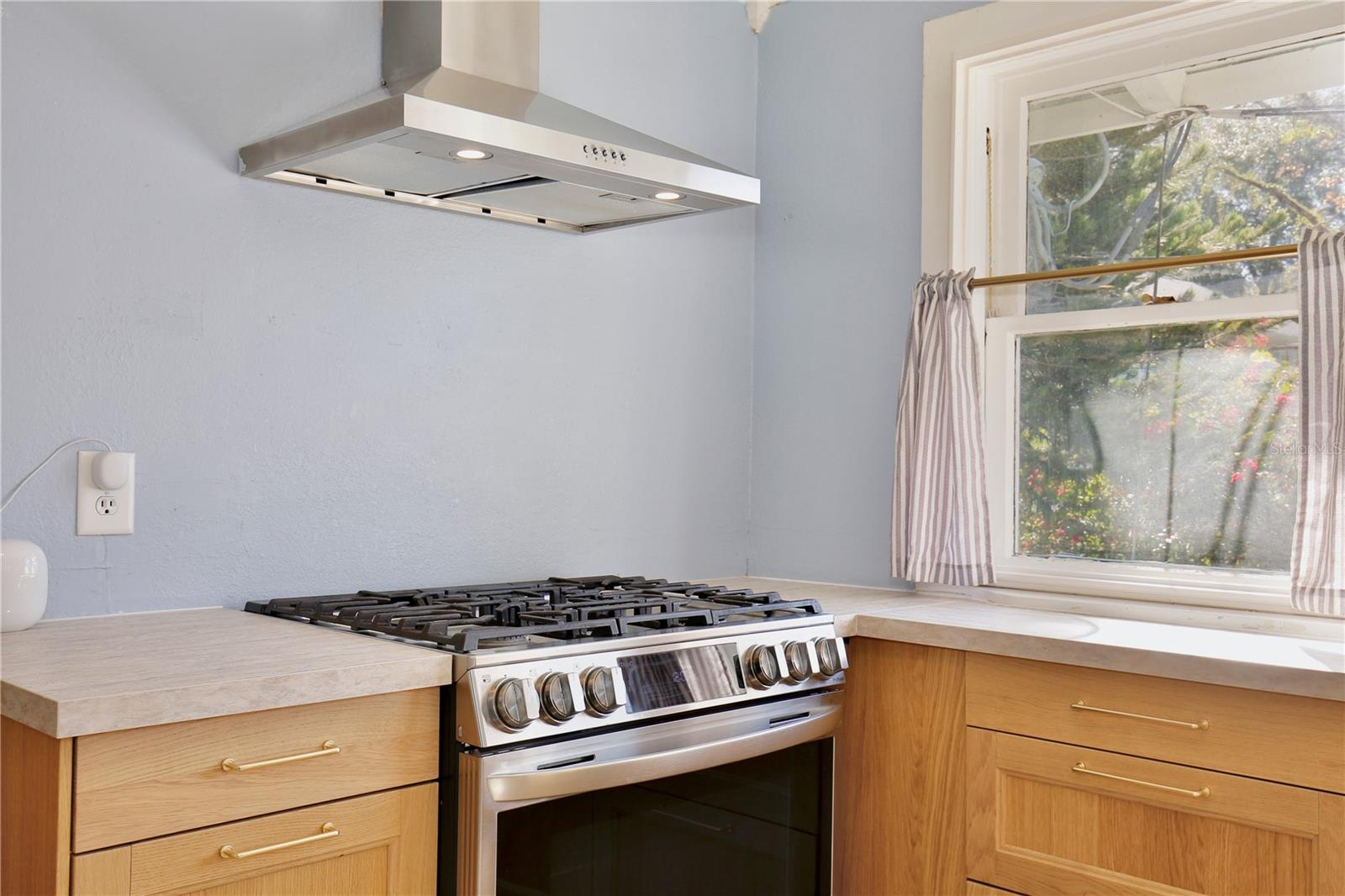 Listing photo id 20 for 2400 Park Avenue