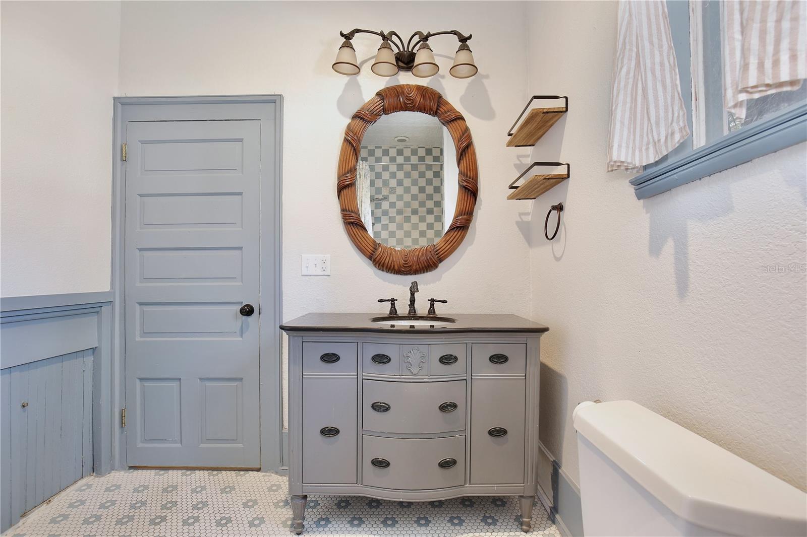 Listing photo id 26 for 2400 Park Avenue