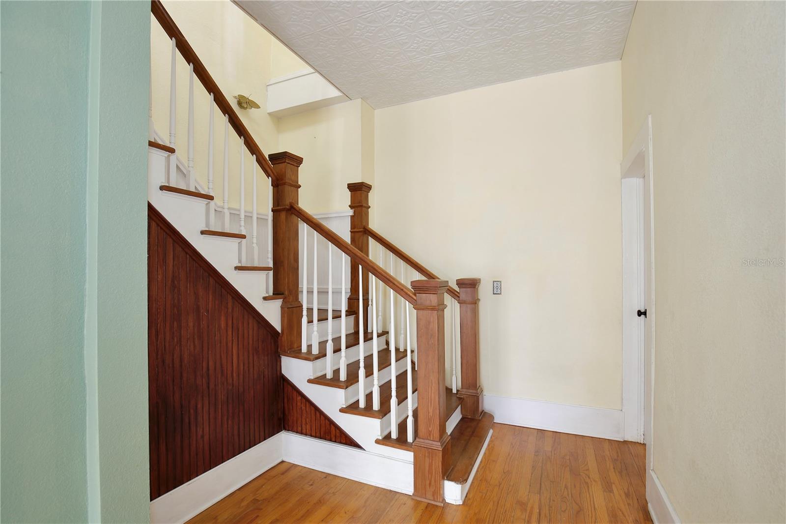 Listing photo id 27 for 2400 Park Avenue