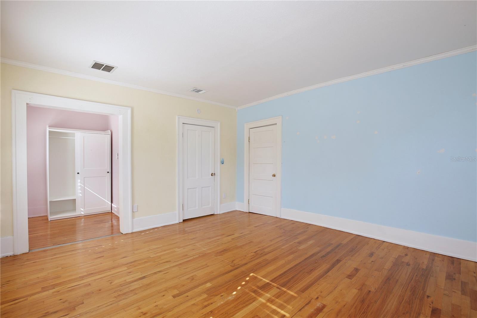 Listing photo id 30 for 2400 Park Avenue