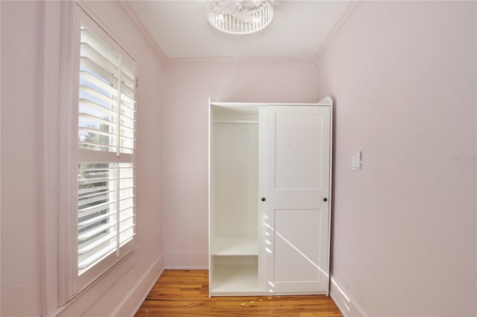 Listing photo id 31 for 2400 Park Avenue