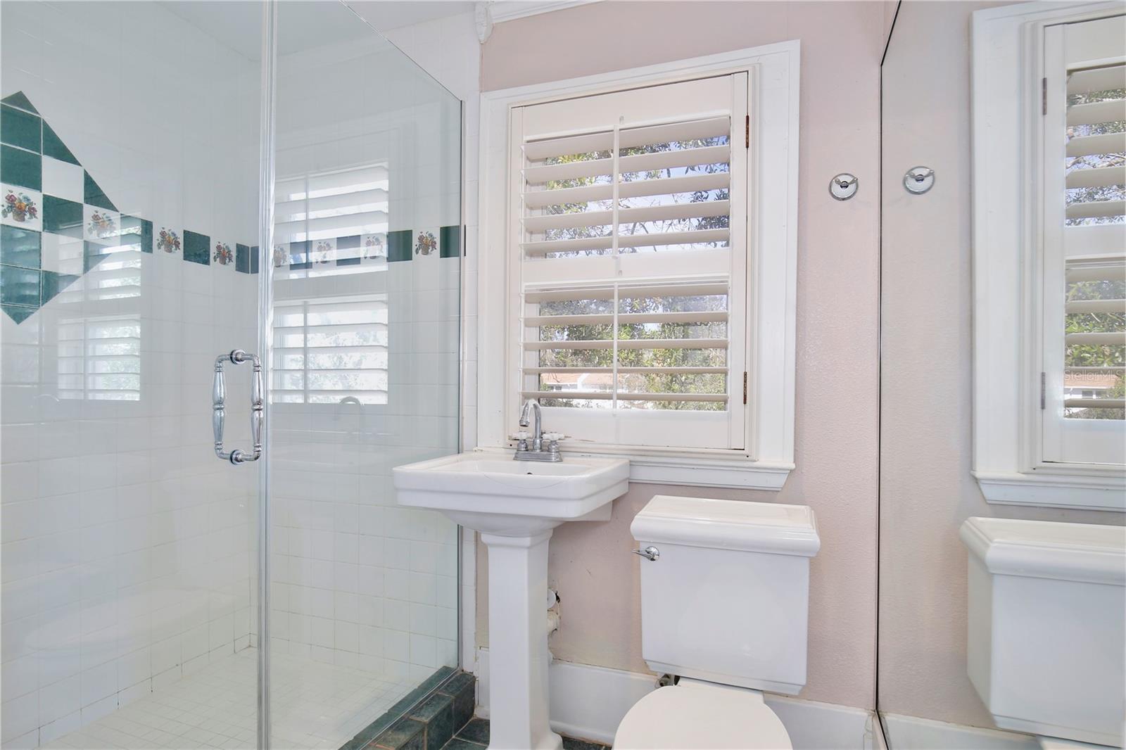 Listing photo id 32 for 2400 Park Avenue