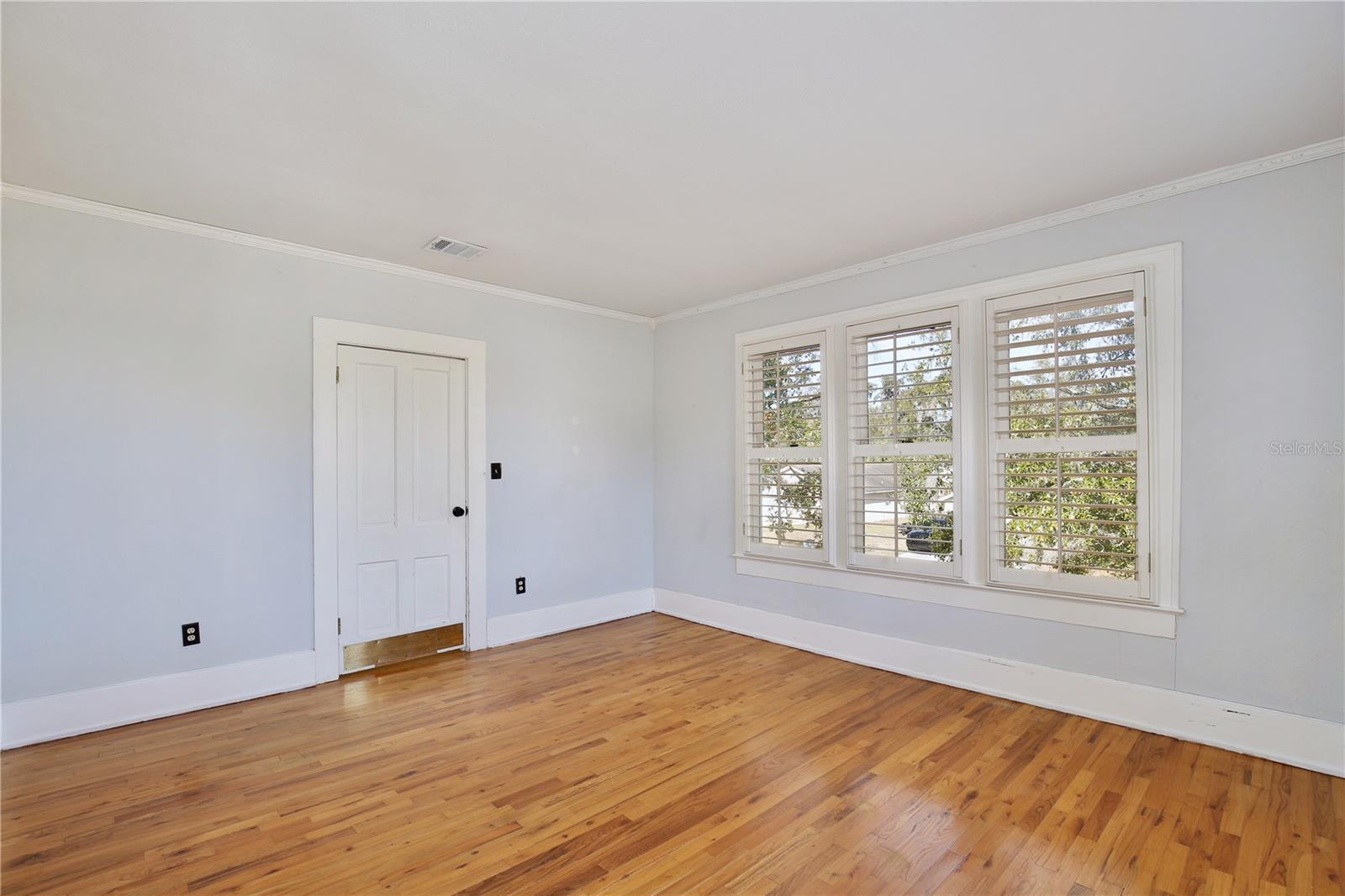 Listing photo id 34 for 2400 Park Avenue