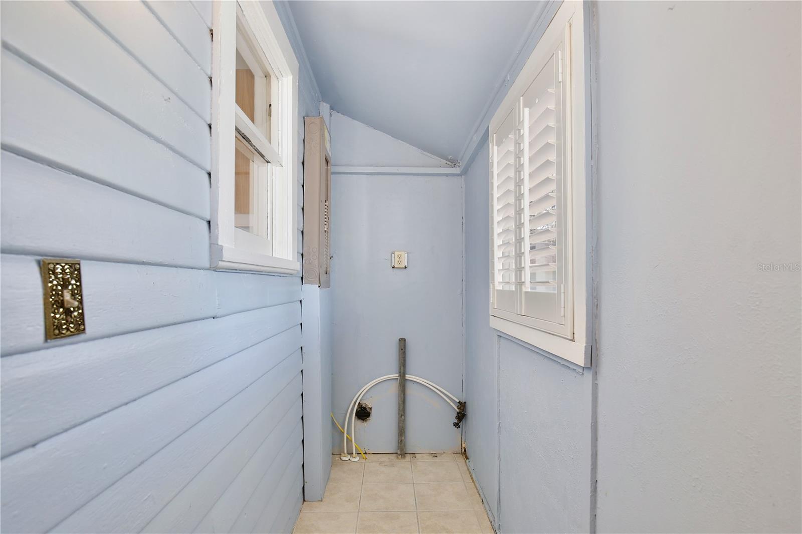 Listing photo id 35 for 2400 Park Avenue