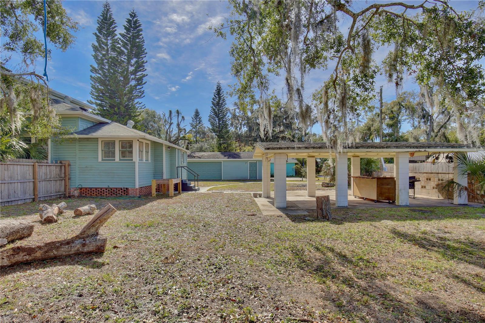 Listing photo id 36 for 2400 Park Avenue