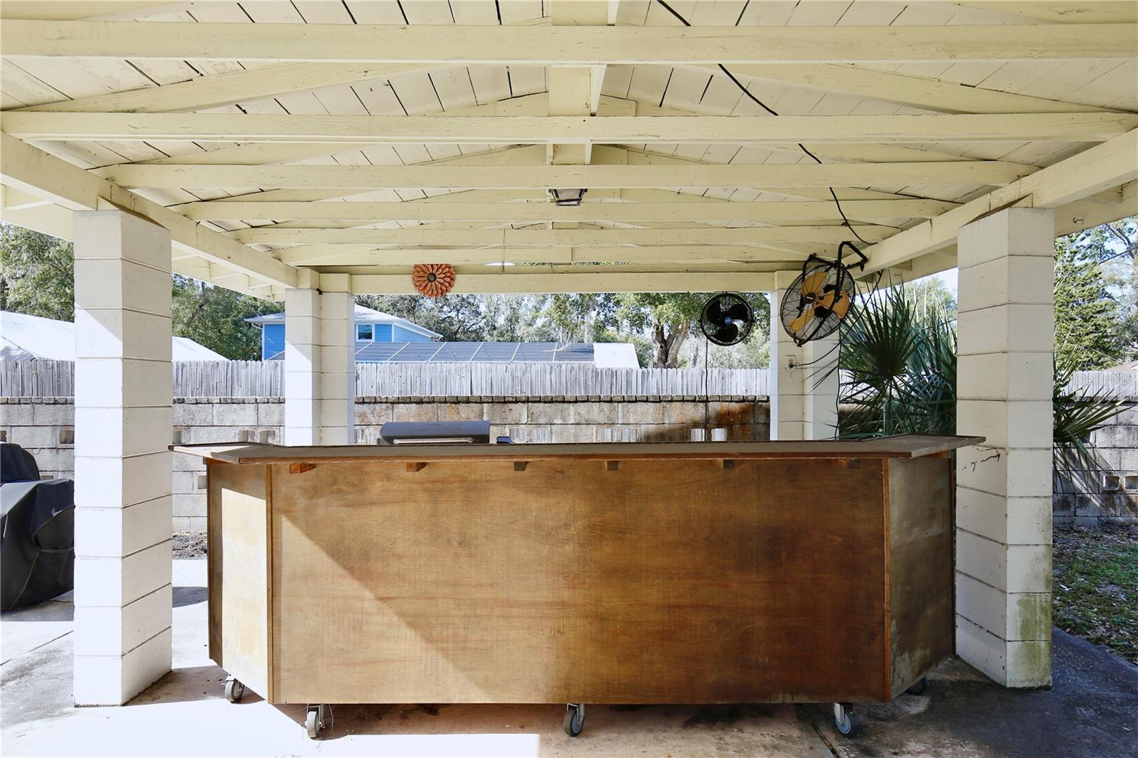 Listing photo id 39 for 2400 Park Avenue