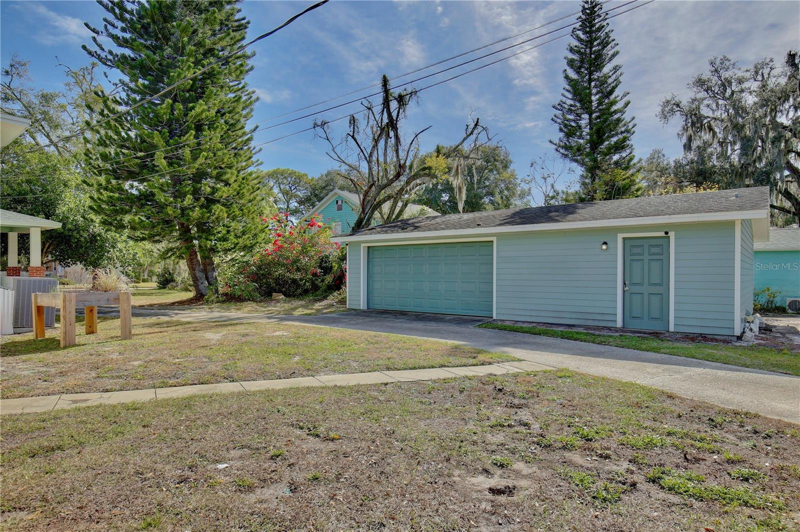 Listing photo id 42 for 2400 Park Avenue