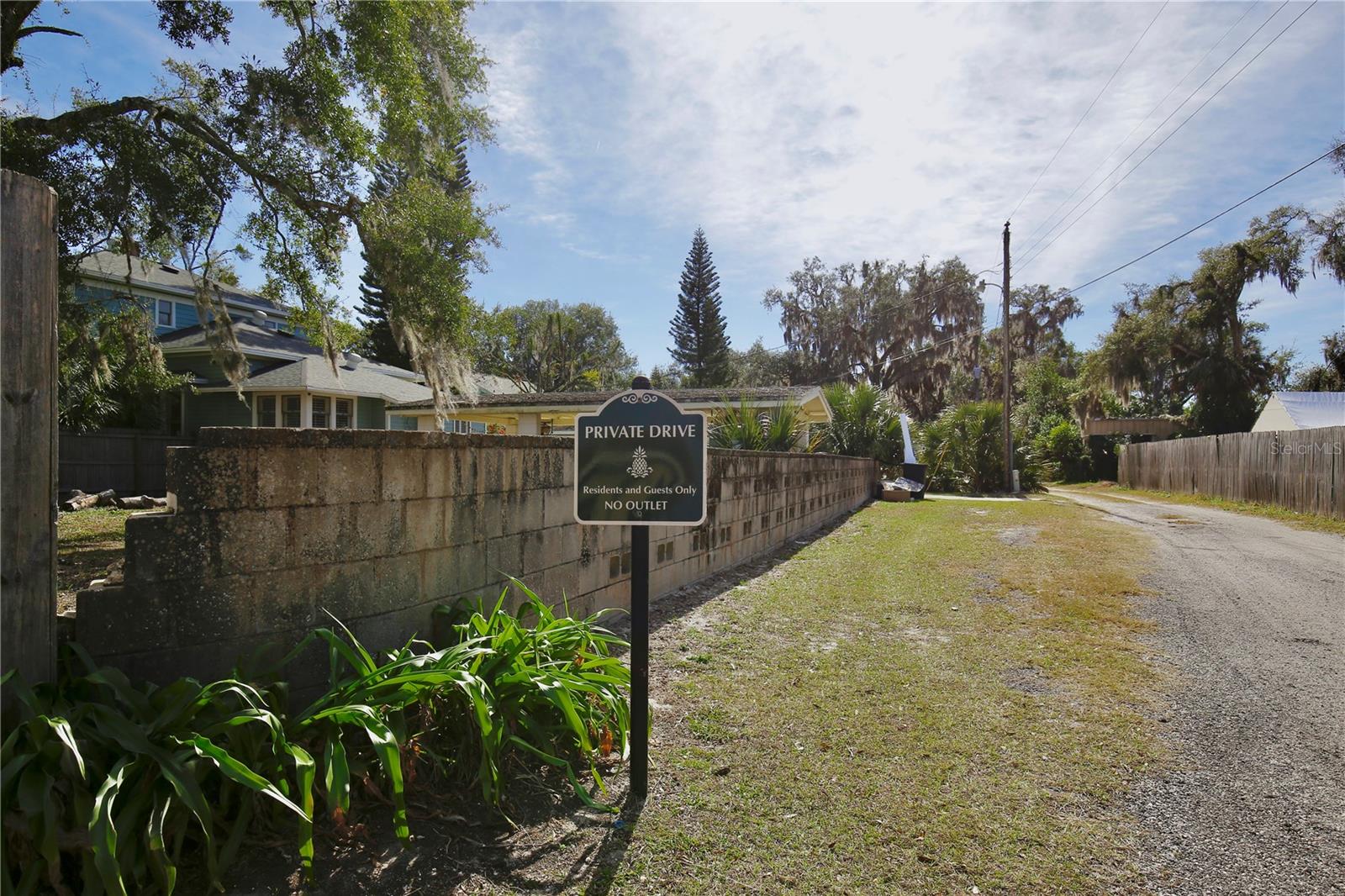 Listing photo id 47 for 2400 Park Avenue