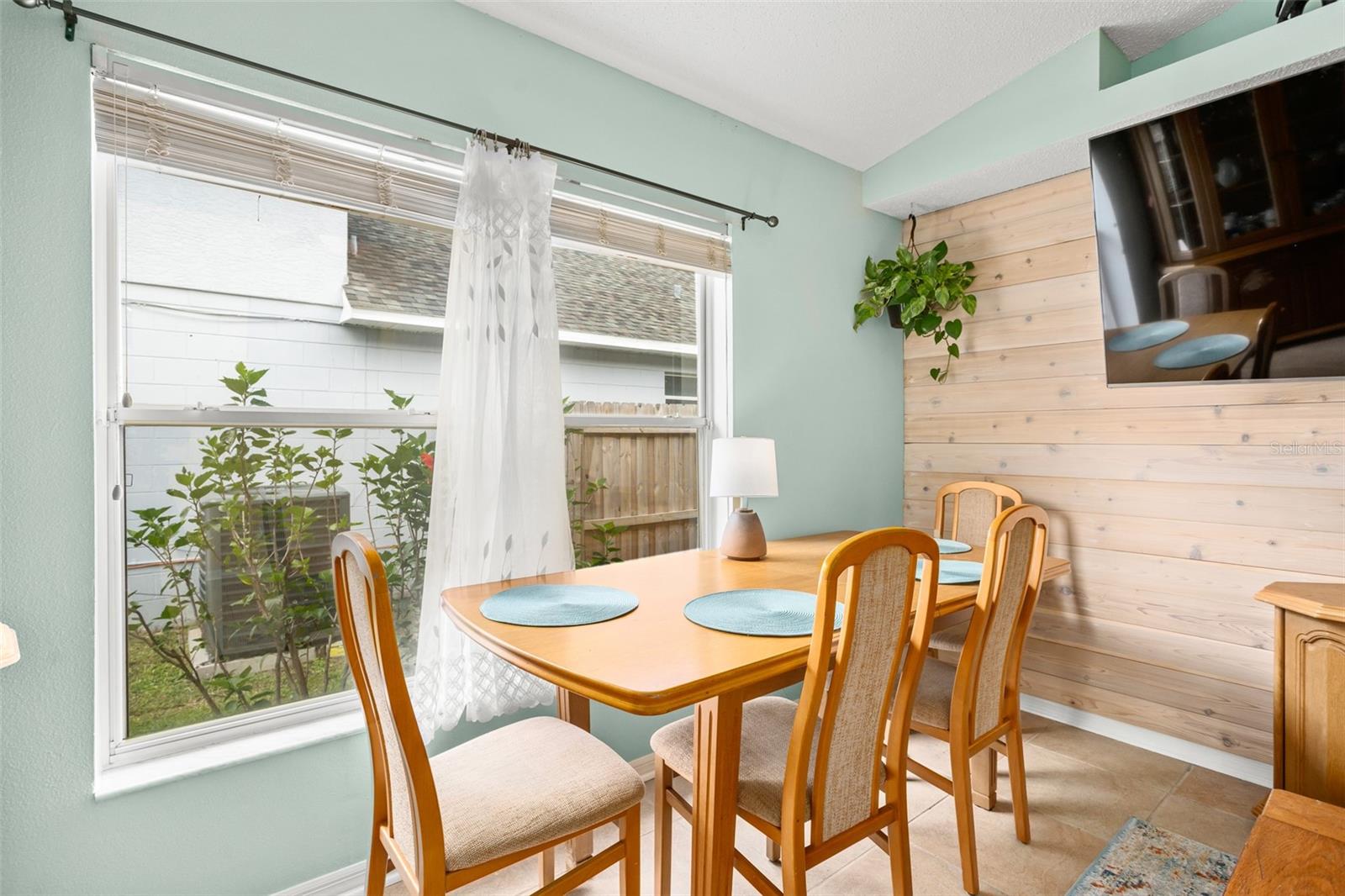 Image 9 of 27 For 1323 Daniels Cove Drive