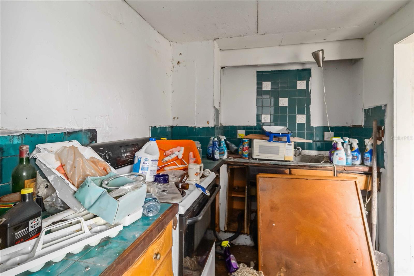 Image 7 of 19 For 2014 Hemlock Street