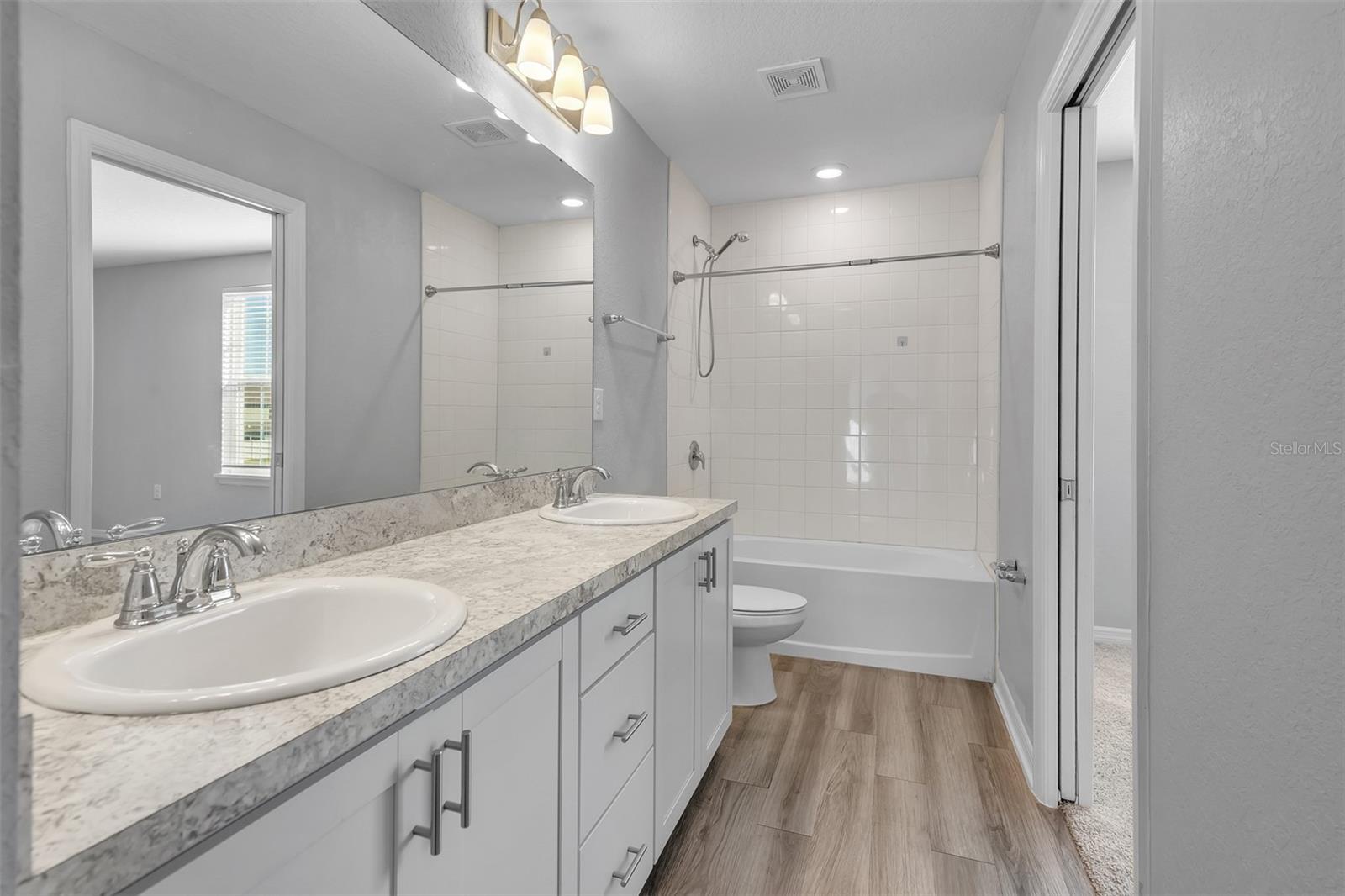 Image 17 of 23 For 3082 Fieldwood Circle