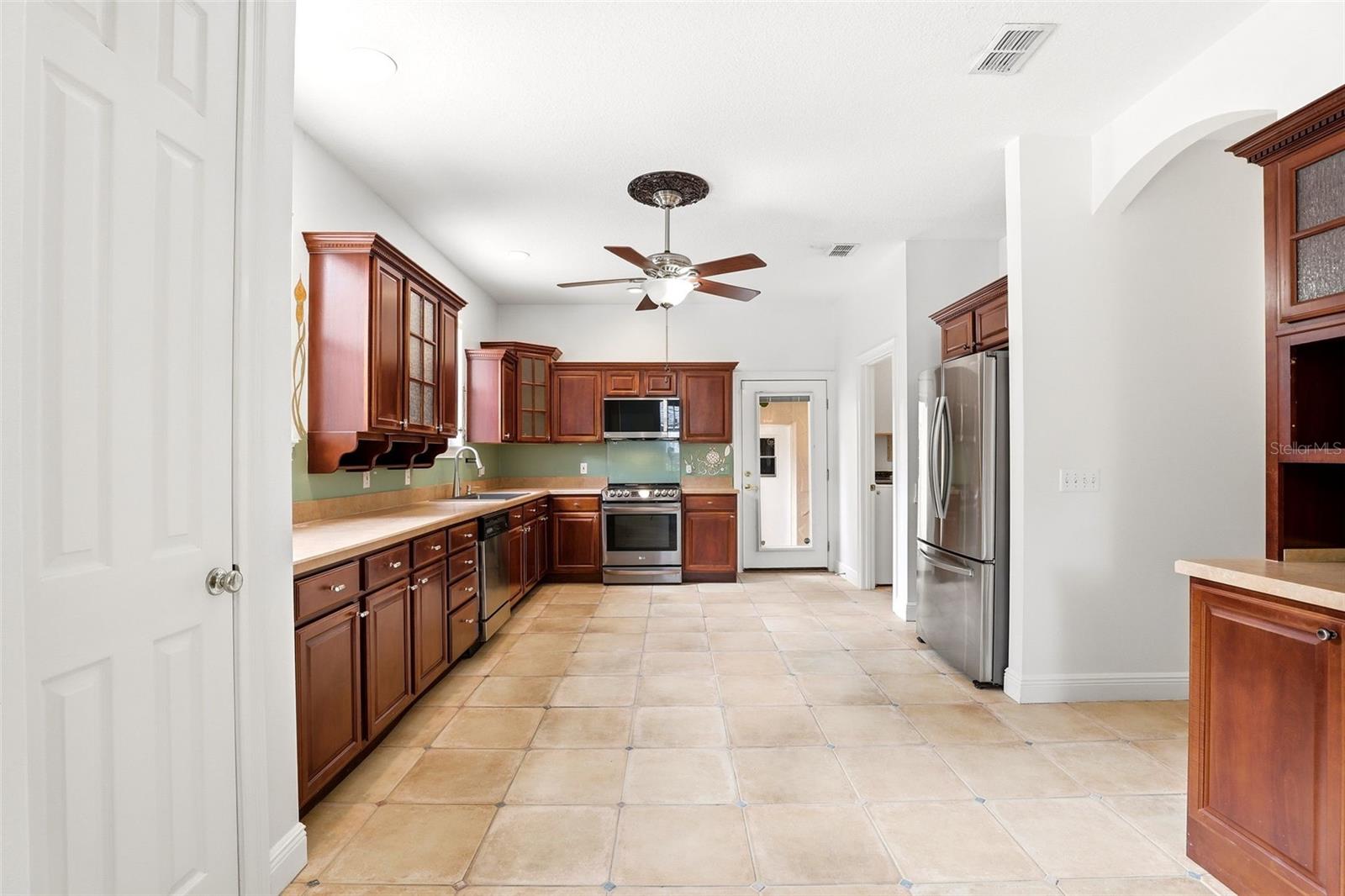 Image 16 of 41 For 289 Garden Street