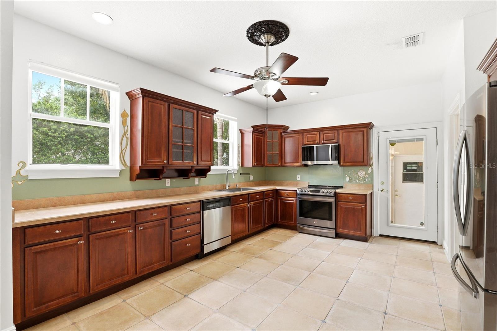 Image 17 of 41 For 289 Garden Street