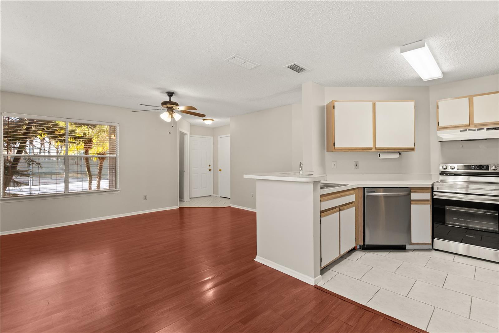 Image 5 of 33 For 734 Sugar Bay Way 100