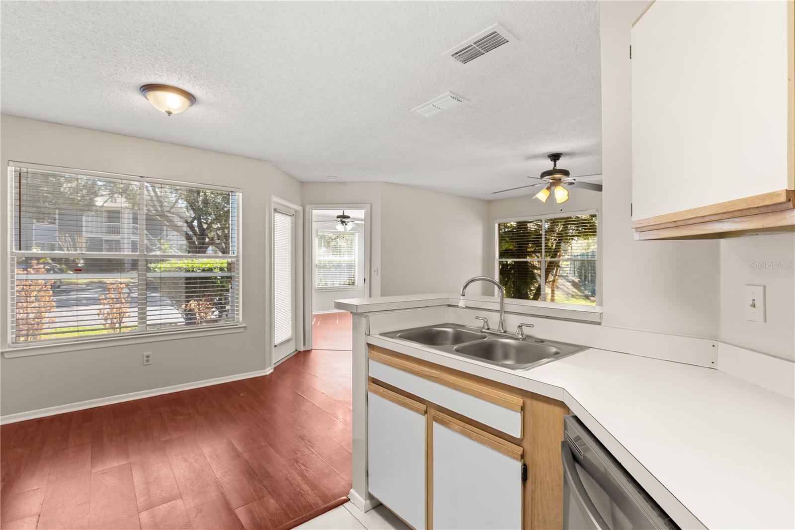 Image 8 of 33 For 734 Sugar Bay Way 100