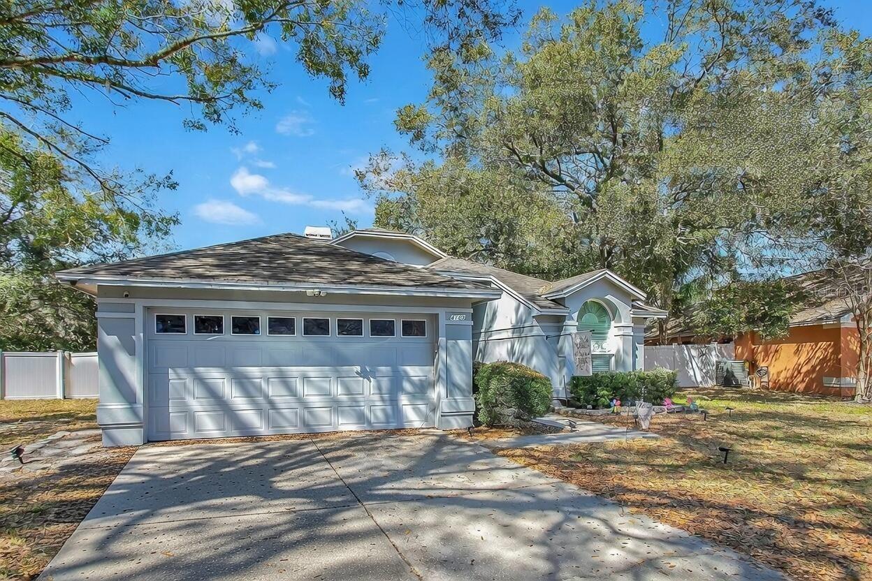 Listing photo id 0 for 4133 Barret Avenue