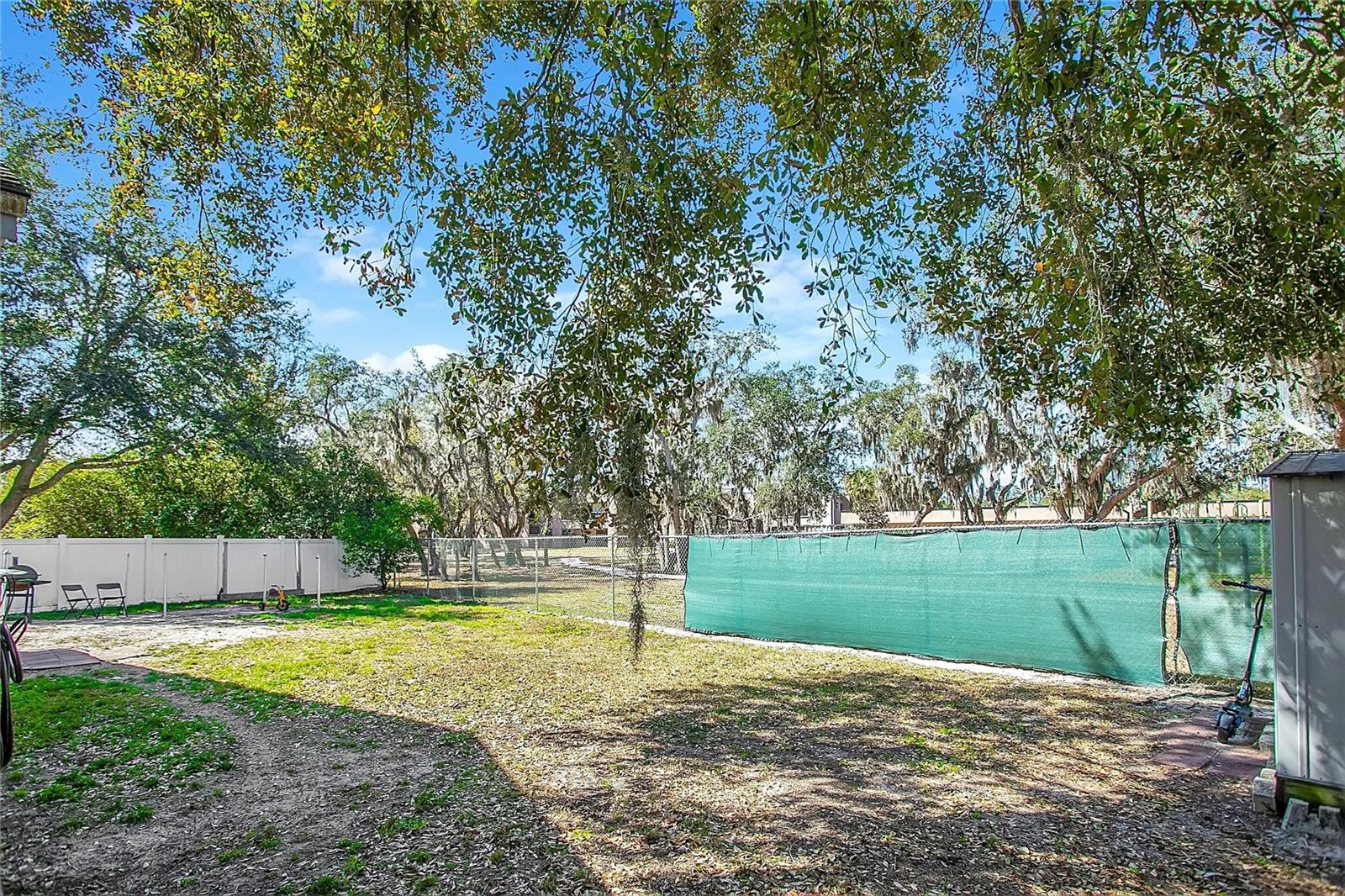 Listing photo id 20 for 4133 Barret Avenue