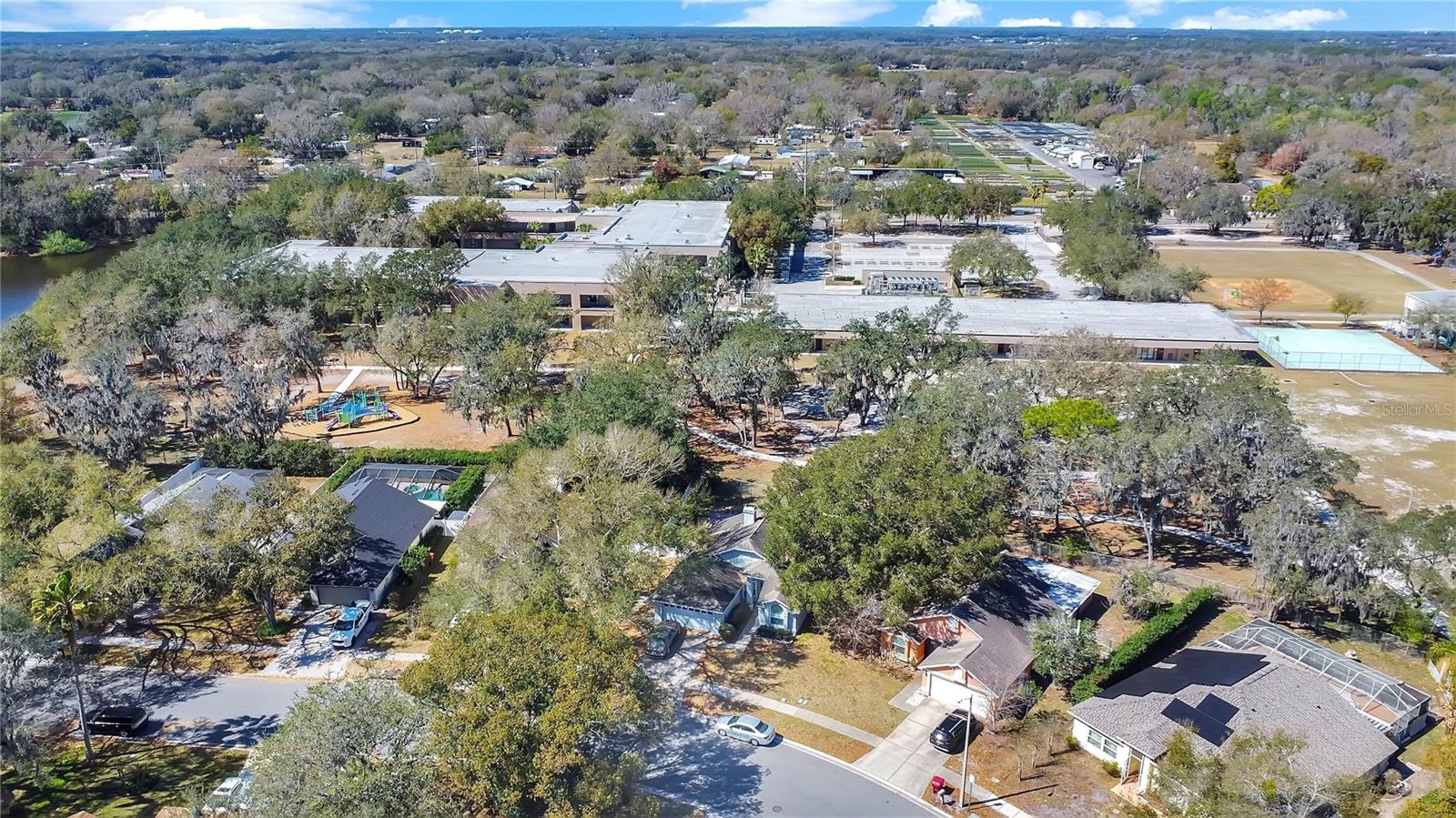 Listing photo id 22 for 4133 Barret Avenue