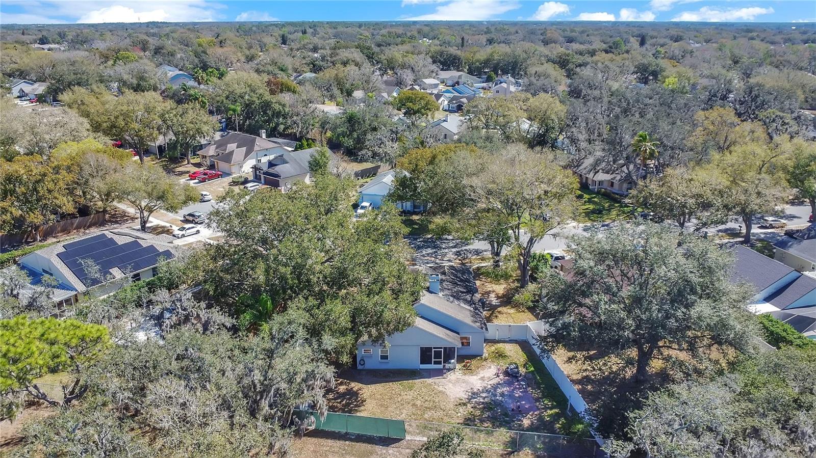 Listing photo id 24 for 4133 Barret Avenue