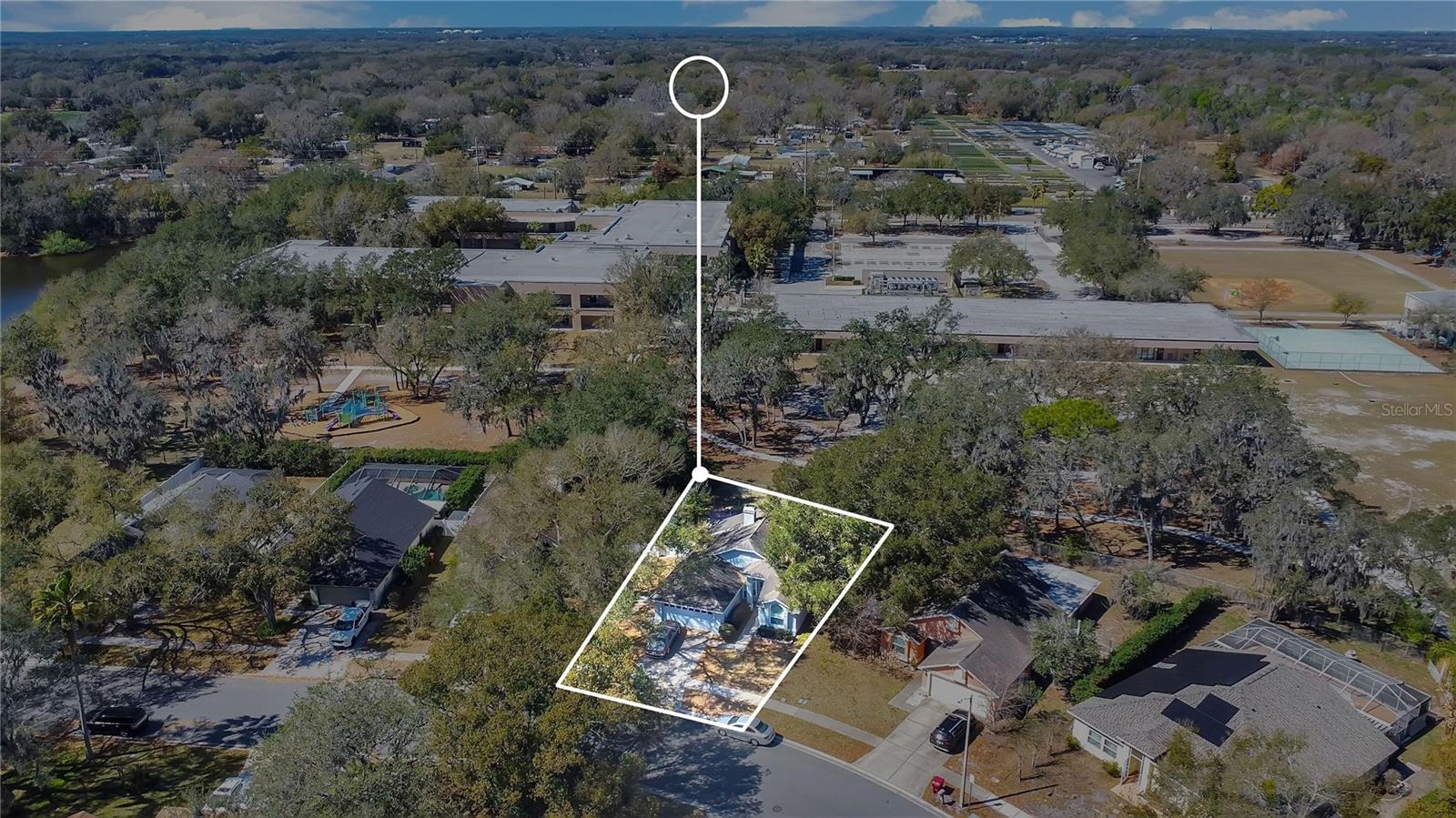 Listing photo id 25 for 4133 Barret Avenue