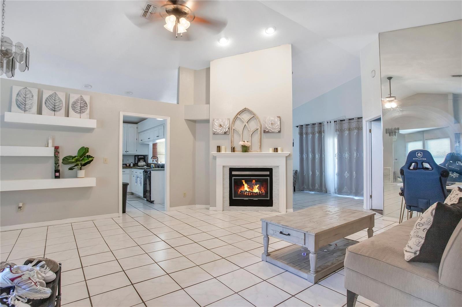 Listing photo id 1 for 4133 Barret Avenue