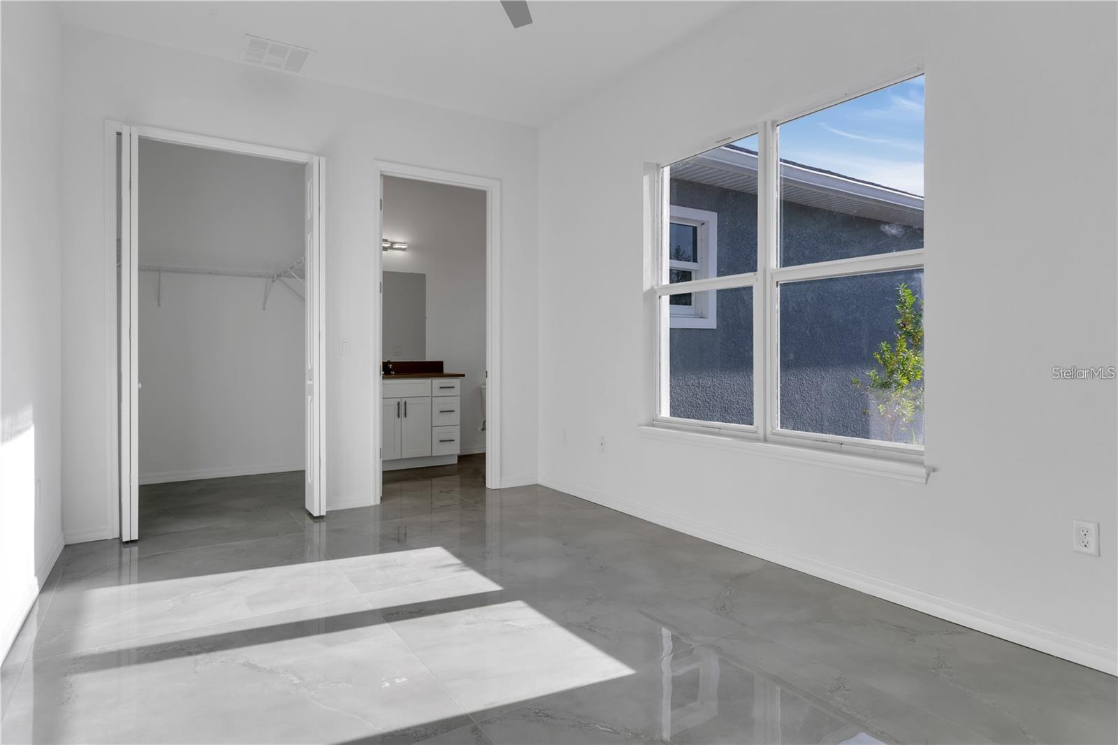 Image 28 of 35 For 3989 Cincinnati Street