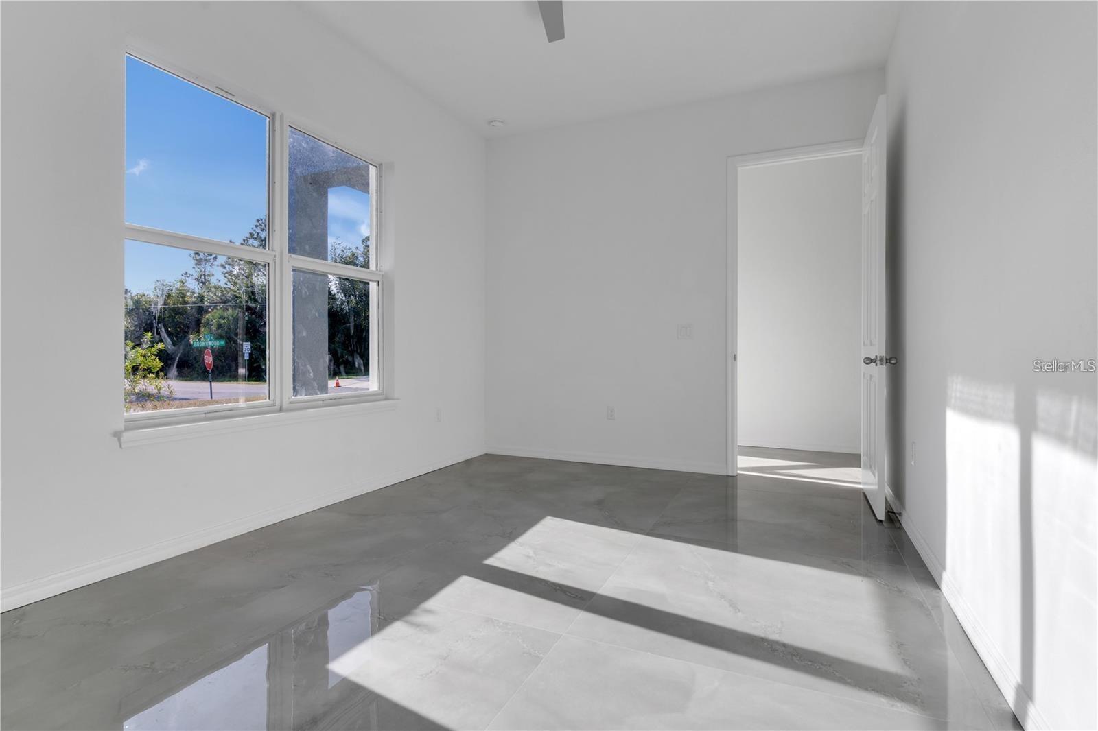 Image 29 of 35 For 3989 Cincinnati Street