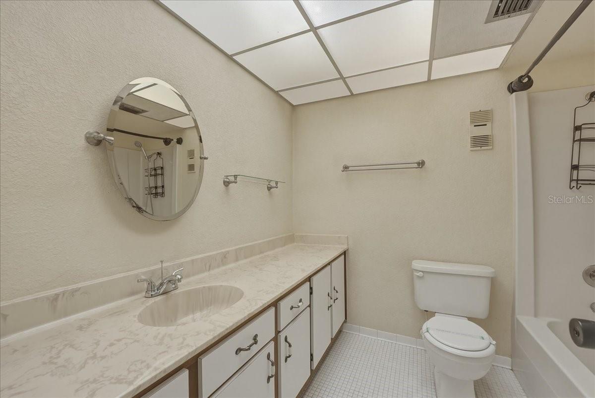 Image 11 of 14 For 1404 Oak Place H