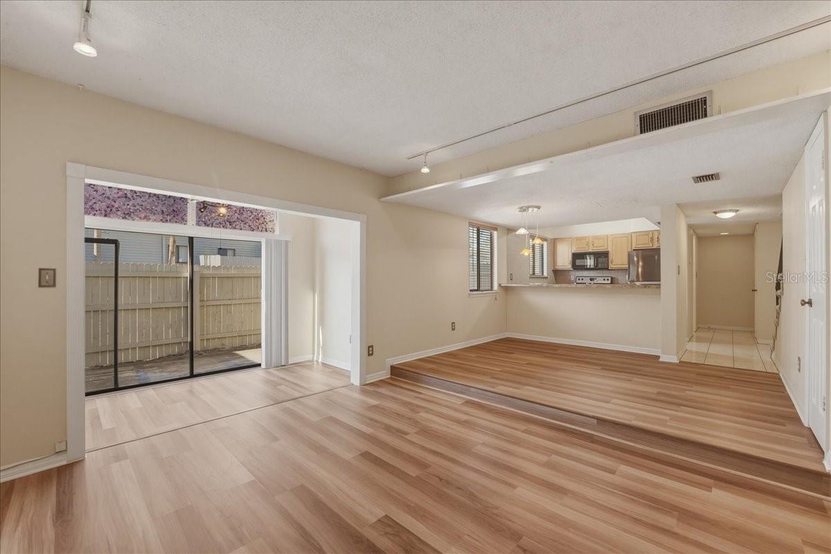 Image 3 of 14 For 1404 Oak Place H