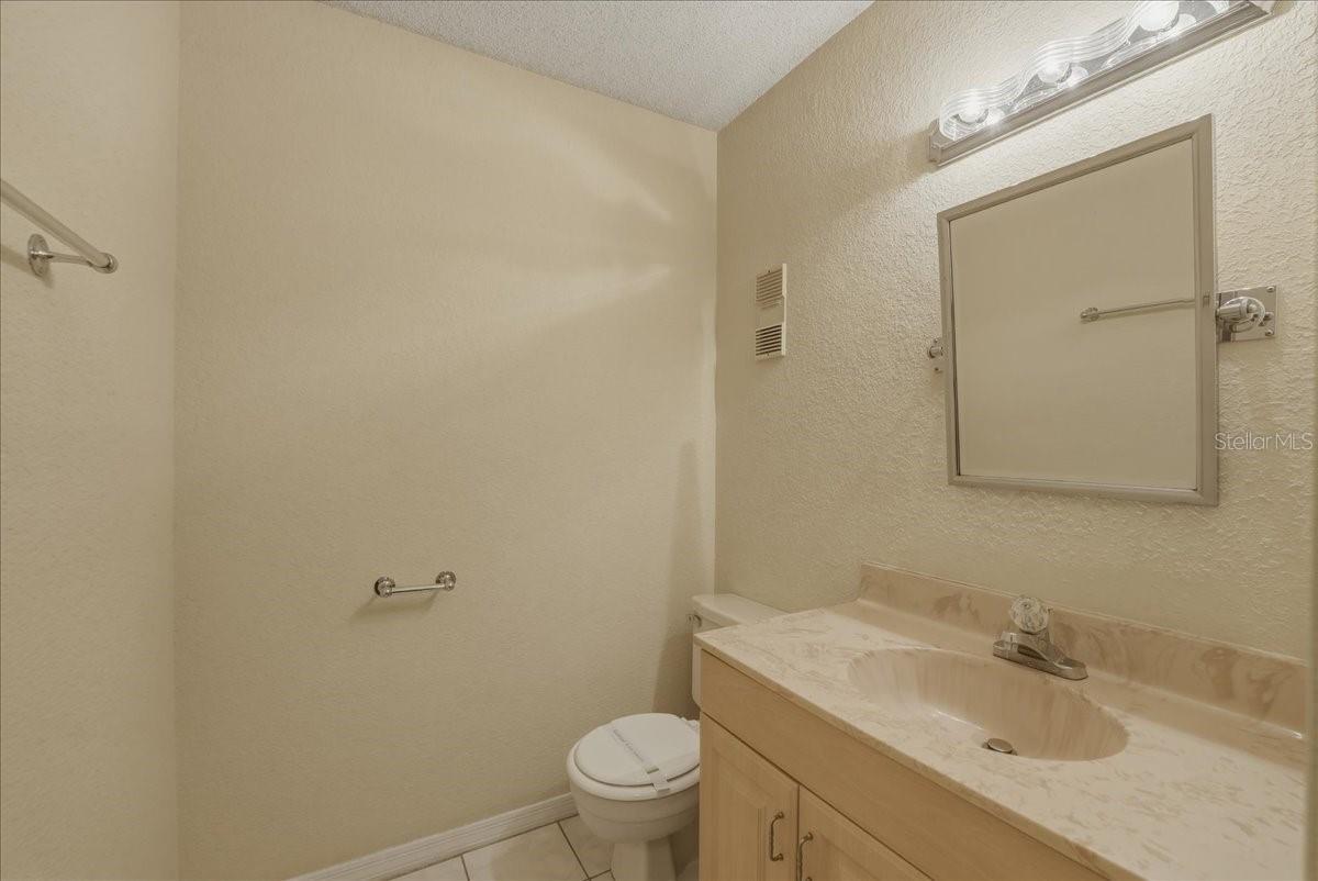 Image 6 of 14 For 1404 Oak Place H