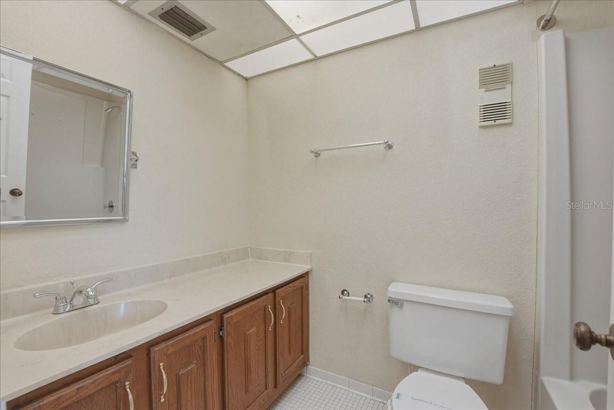 Image 9 of 14 For 1404 Oak Place H