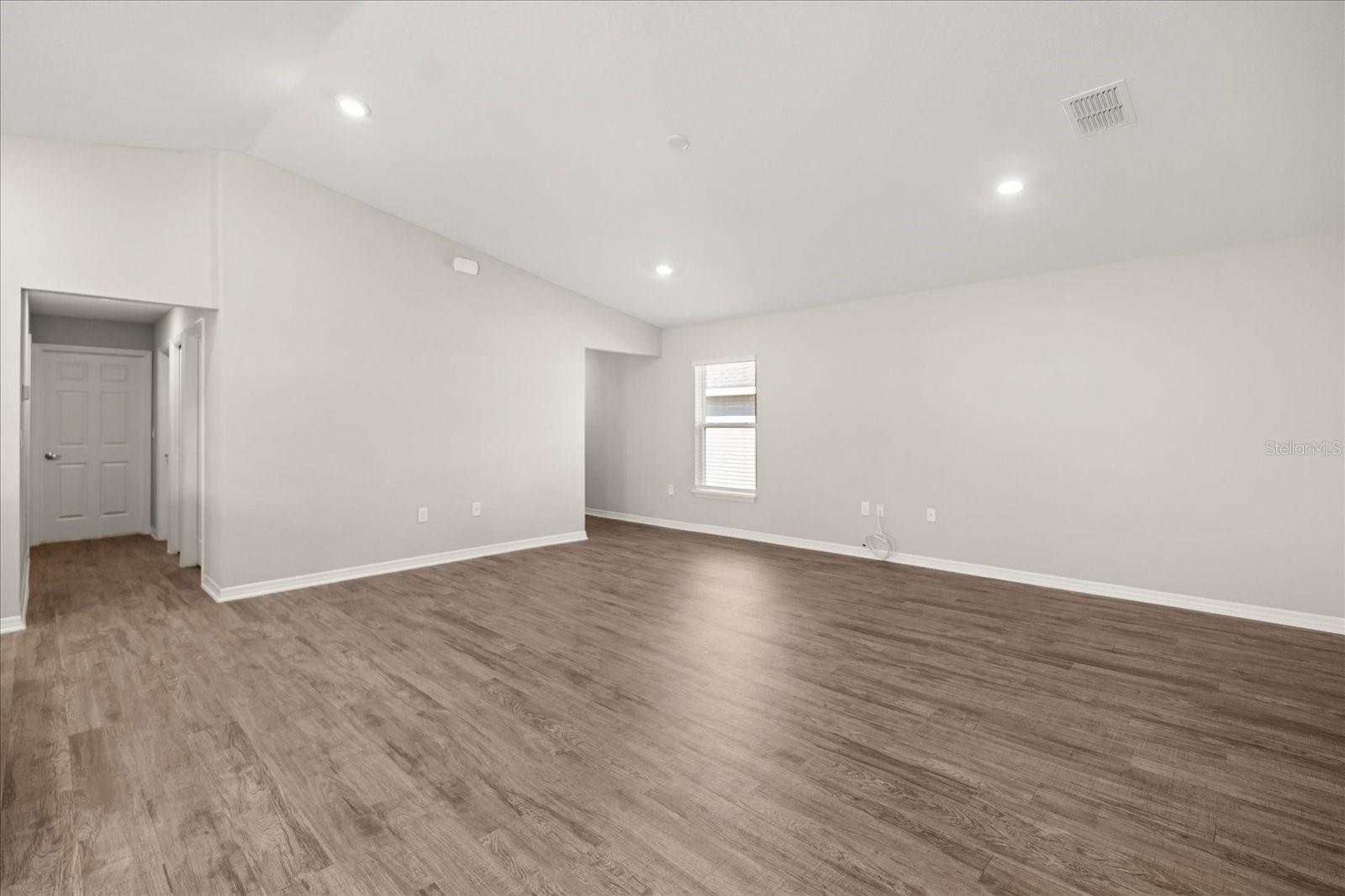 Image 12 of 40 For 4279 Swan Street