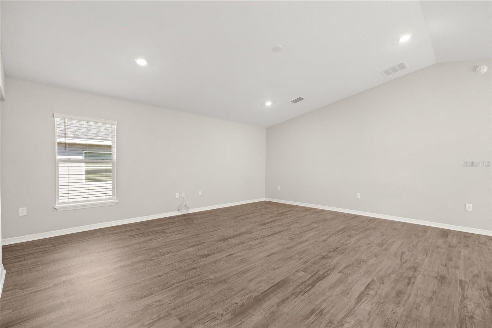 Image 14 of 40 For 4279 Swan Street