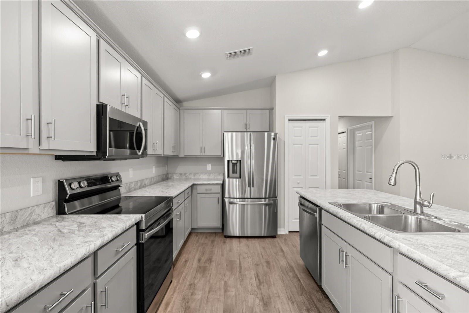 Image 2 of 40 For 4279 Swan Street