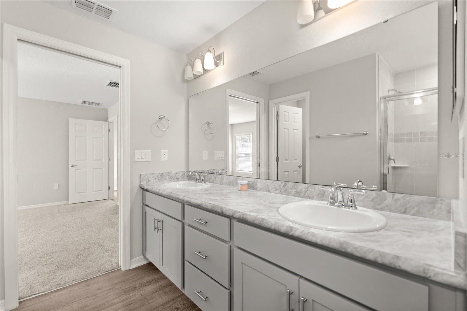 Image 26 of 40 For 4279 Swan Street