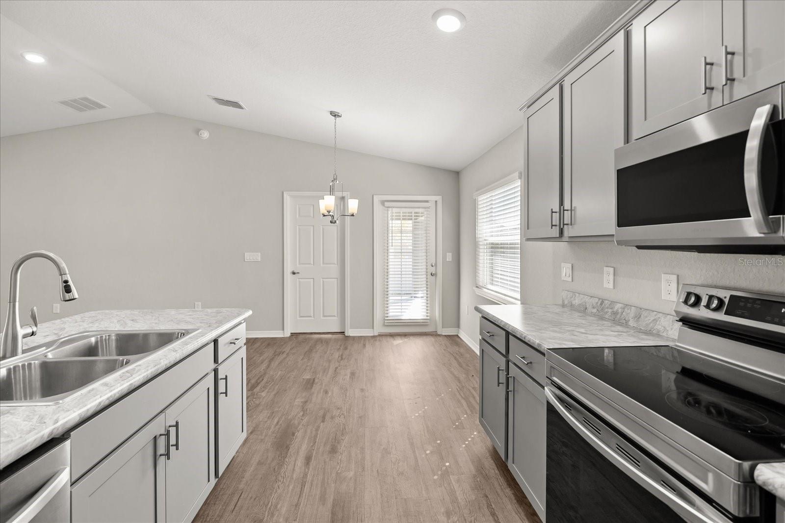 Image 5 of 40 For 4279 Swan Street