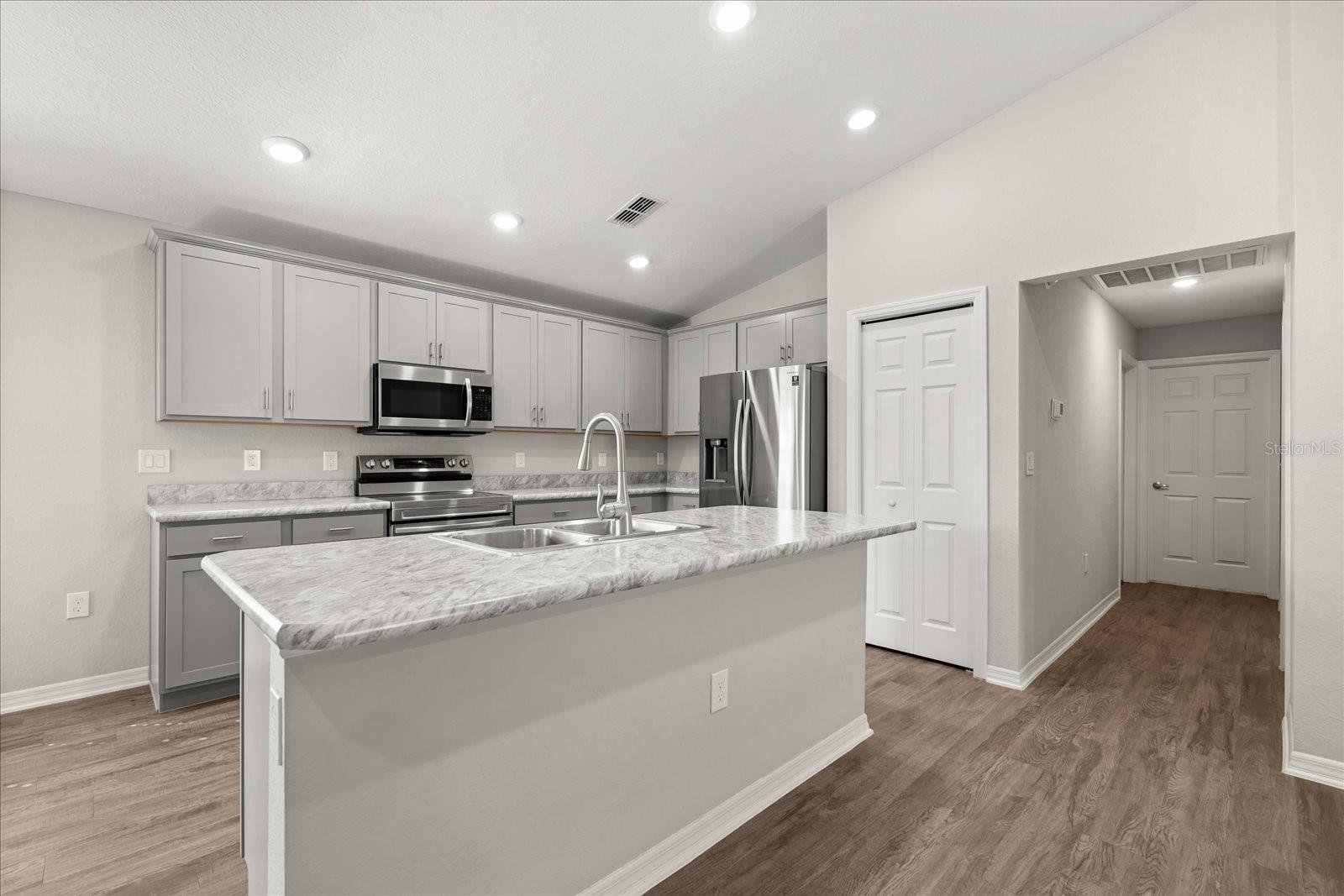 Image 8 of 40 For 4279 Swan Street